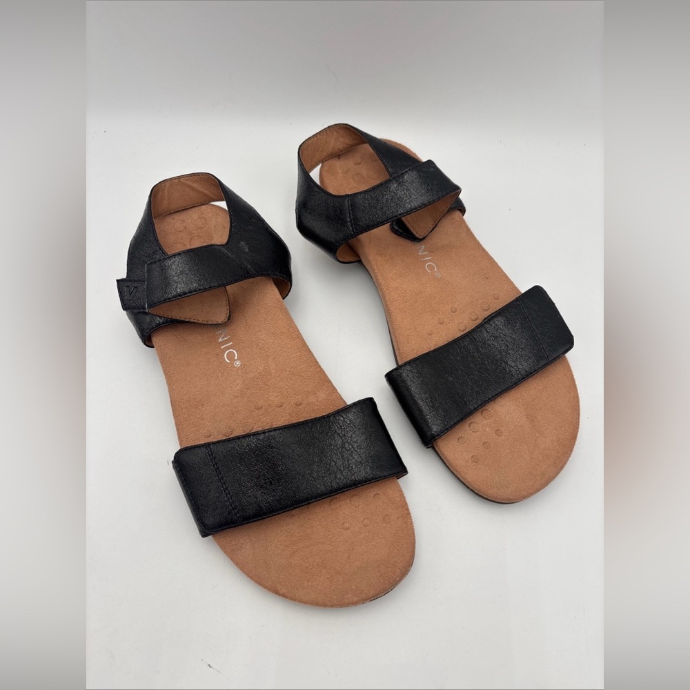Vionic Women's Black and Tan‎ Sandals